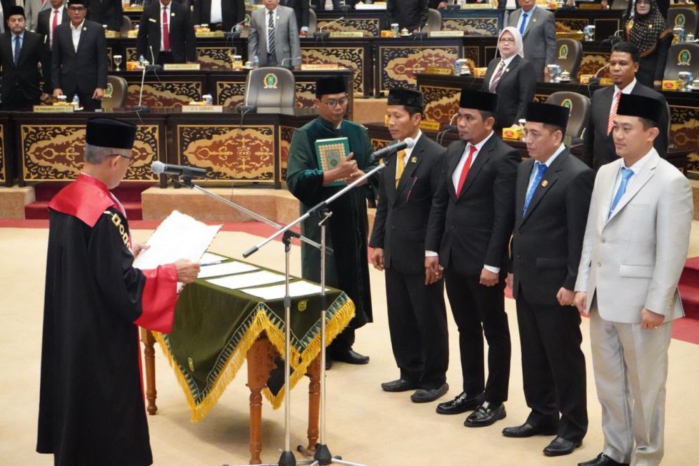 Resmi Dilantik, Indra Gunawan Eet Pimpin DPRD Riau