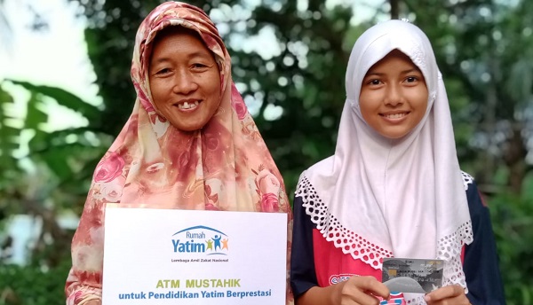 Ayo Peduli! Bantu Bantuan  Laila, Anak Yatim Berprestasi di Pekanbaru Mengejar Pendidikan