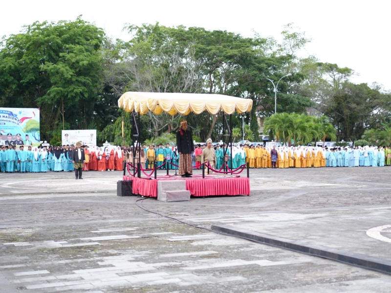 Bupati Herman Bacakan Amanat Mendikdasmen pada Hardiknas 2026
