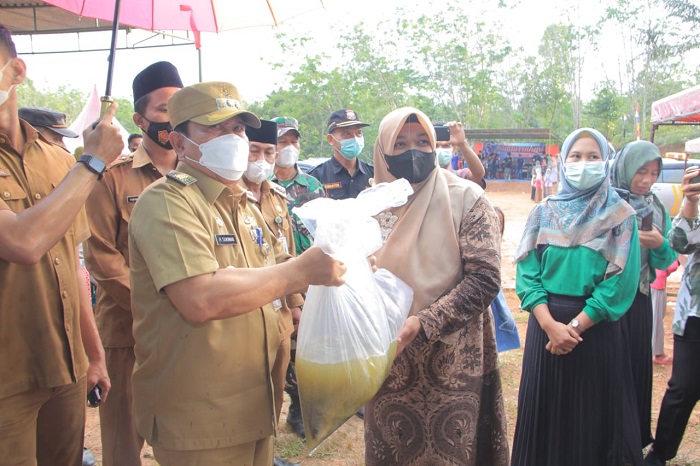 Panen Ikan Perdana di Desa Suligi Ditaksir Capai 5 Ton, Bupati H. Sukiman : Budidaya Ikan Topang Perekonomian Warga