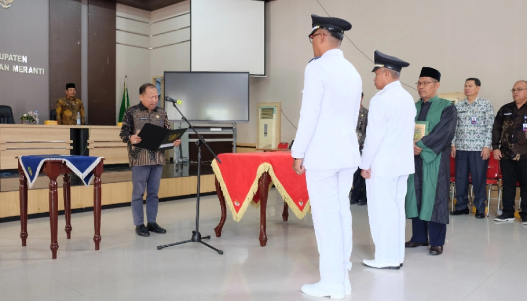 Pemkab Meranti Lantik Pj Kepala Desa Mengkopot dan Baran Melintang