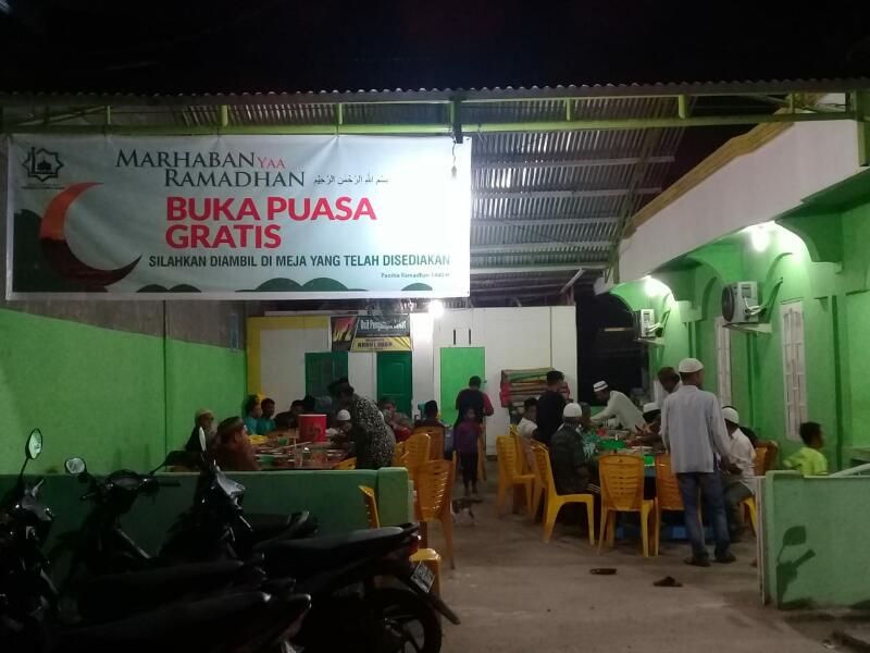 Selama Ramadhan, Musalla Nurul Iman Ujung Tanjung Adakan Buka Puasa Gratis