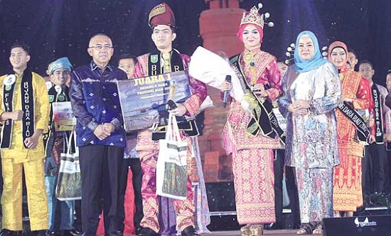 Arya dan Zakia Terpilih Sebagai Bujang dan Dara Riau 2017