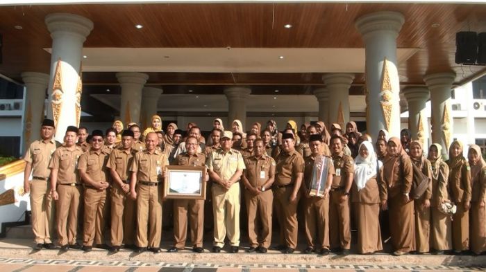HEBAT...Bappeda Rohul Raih Penghargaan Terbaik se Riau Kategori Perencanaan Pembangunan