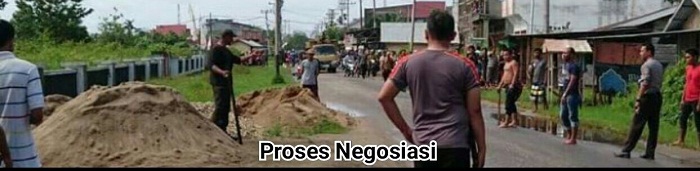 Ambil Pisau Dapur, Warga Sungai Beringin Mengamuk Sambil Acungkan Pisau