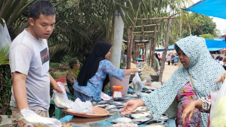 Diusir Berjualan Oleh  Penghulu Bangko Lestari, Pedagang Ikan Dan Ayam Akan Temui Bupati