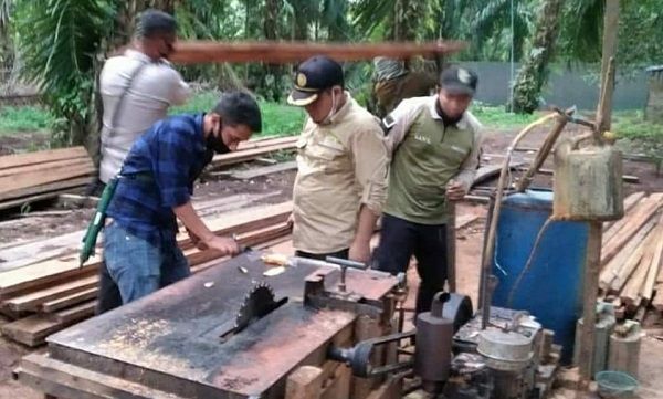 Geruduk SM Giam Siak Kecil, Tim Gabungan KLH dan Polisi Temukan  3 Sawmill Lengkap Mesin Belah Kayu, Siapa Punya?