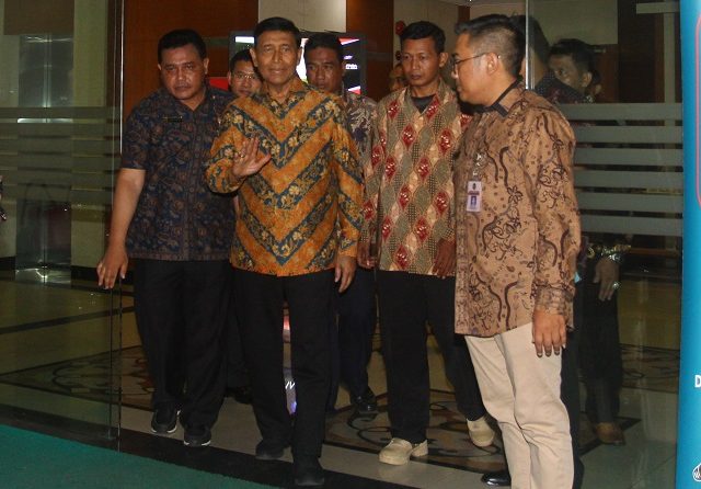 Demi Pamitan dengan Keluarga Kemenkopolhukam, Wiranto: Saya Bolos dari Rumah Sakit