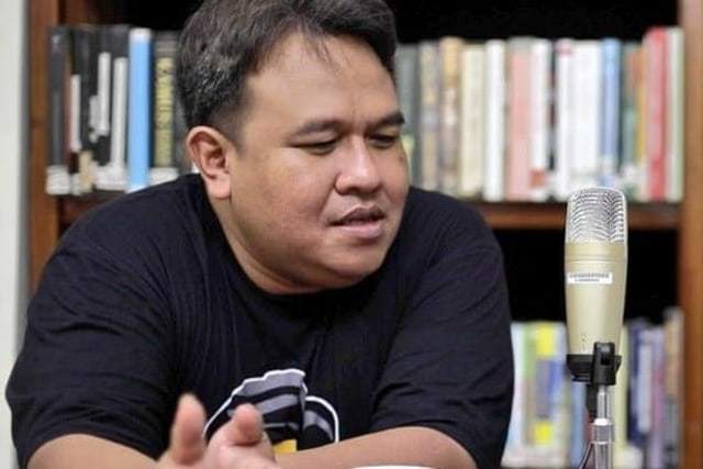 Sindir Pemerintah yang Hanya Izinkan Warga Umur 45 Tahun ke Bawah Bekerja, Dandhy Laksono: Presiden 59, Wapres 77, Ketua DPR 47... 