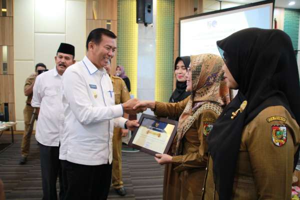 3 OPD Pemko Pekanbaru Raih Penghargaan Badan Publik Teraktif Menyajikan Informasi