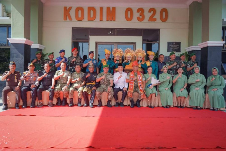 Wali Kota Dumai Sambut Kunjungan Kerja Danrem 031/Wira Bima di Makodim Dumai