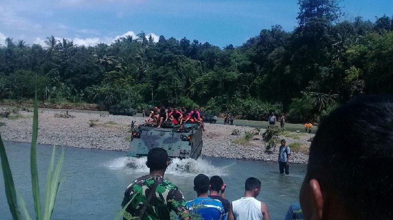 INNALILLAHI...Bawa Rombongan Anak TK dan PAUD, 1 Tank TNI Tergelincir dan Tenggelam di Sungai, 2 Orang Meninggal Dunia