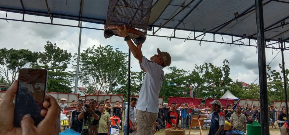 Ratusan Pehobi Burung di Sumatera Meriahkan Festival Burung Berkicau Kapolres Cup di Kampar