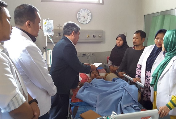 HUT Ke-68, IDI Rohil Bezuk dan Bantu Pasien di RS RM Pratomo