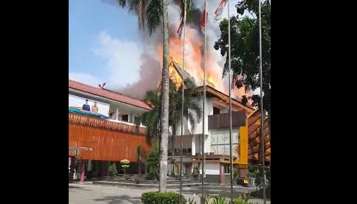 BREAKING NEWS: Gedung MPP di Eks Kantor Wali Kota Pekanbaru Jalan Sudirman  Terbakar