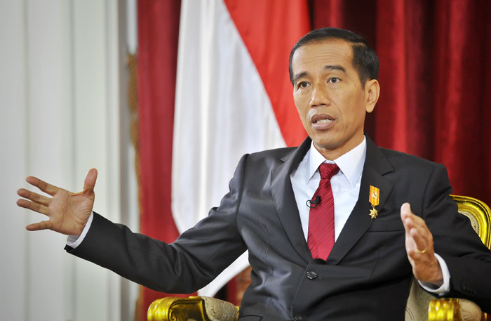 Sewa Konsultan Asing, Jokowi Justru 'Menepuk Air di Dulang Terpercik Muka Sendiri'