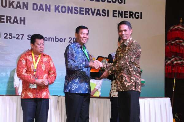 Wako Pekanbaru Terima Hibah Sumur Bor Dalam dari Kemen-ESDM