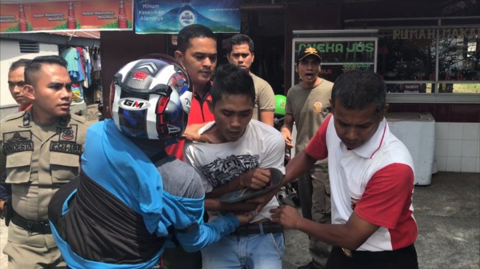 TOLONG...Tak Ingin Jadi Korban Pelecehan, Siswi SMK Nekat Lompat dari Angkot Berjalan, Sopirnya Dihakimi Massa
