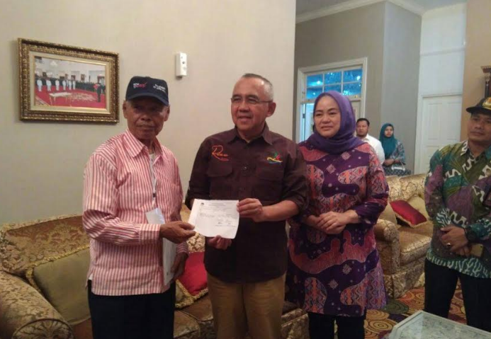 Gubri Jadi Orang Pertama yang Didata oleh KPU Provinsi Riau 