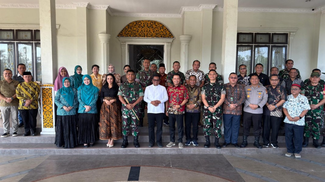 Bupati dan Wabup Sambut Kunjungan Danrem 031/Wira Bima di Rumah Dinas Bupati