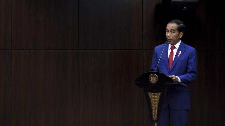 Presiden Jokowi Diminta Konsisten, Pengamat: Rakyat Disuruh Banjiri Tempat Wisata atau Diam di Rumah?