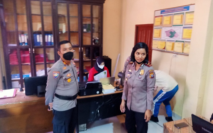 Polsek Tambusai Utara-Rohul Mulai Salurkan Bantuan Bagi Pedagang.