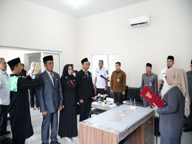 Wakil Bupati Lantik Pejabat Administrator di Lingkungan Dukcapil Kabupaten Kampar