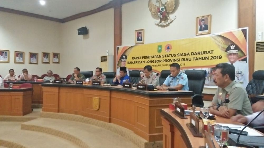 Sekdaprov Pimpin Rapat Penetapan Status Siaga Darurat Banjir & Longsor di Riau