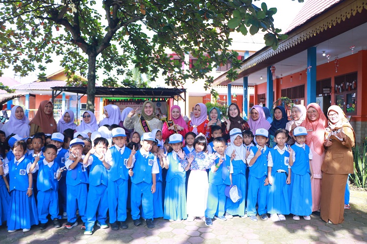 Pj Ketua TP PKK Pekanbaru Peringati Hari Ibu di TK Pembina Negeri 3