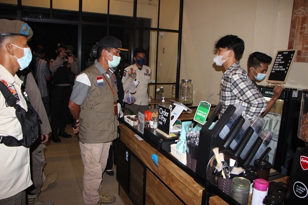 Terjaring di Tempat Kuliner dan Kafe, Satgas Covid-19 Pekanbaru Swab di Tempat Puluhan Pengunjung