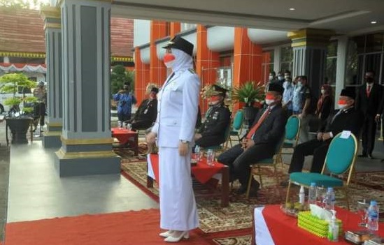 Bupati Termuda di Indonesia Pimpin Upacara HUT RI-76 di Lapangan Kantor Bupati Inhu