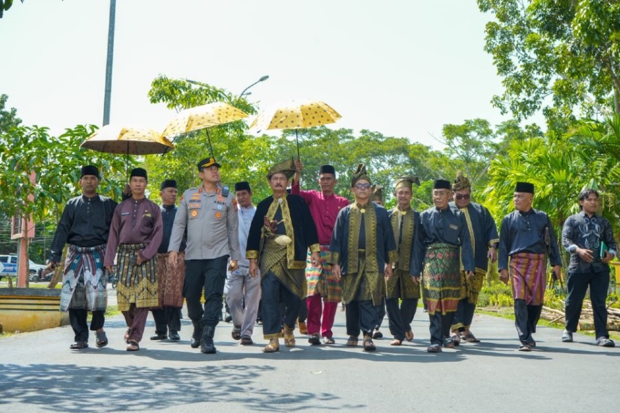 Meranti Sambut Kapolres Baru dan Tamu Melaka dengan Tepung Tawar, Persaudaraan Serumpun Kian Erat