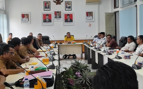 DPRD KUansing Lakukan Rapat Dengar Pendapat dengan BEM Uniks