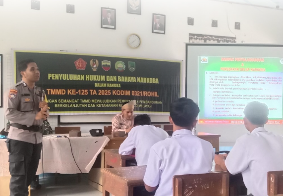 Kodim 0321/Rohil Gelar Penyuluhan Hukum dan Bahaya Narkoba di SMAN 1 Pekaitan