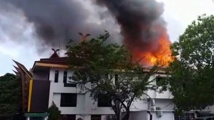 Kebakaran Gedung MPP, Api Diduga Berasal Dari Lantai Atas