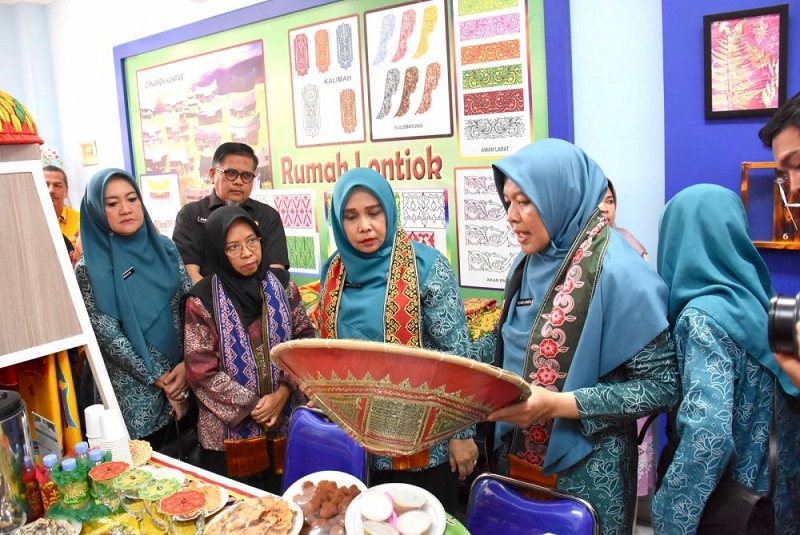 Ketua Dekranasda Riau Apresiasi Pemerintah Daerah Tingkatkan Produksi kerajinan Lokal