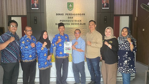Tim Pengabdian UNRI Sukses Sulap Lidi Sawit Bernilai Ekonomis