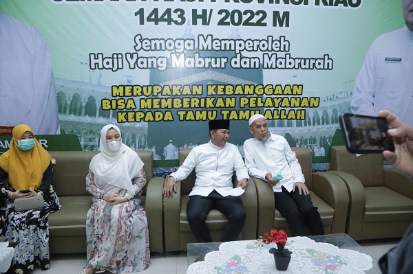 Indra Gunawan Sambut Kedatangan Jemaah Haji Rohul di Pekanbaru