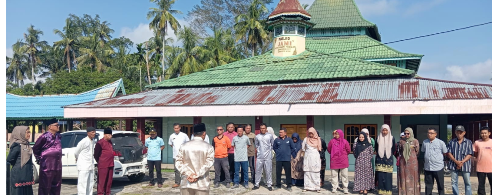 WFH Perdana di Pangean, ASN Gotong Royong Perbaiki Jalan dan Jumat Bersih di Masjid