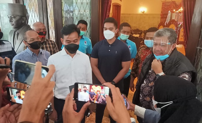 Sering Kritik  Ayahnya, Dua Putra Jokowi Ternyata Ngefans Fahri Hamzah, Begini Penilaian Mereka....