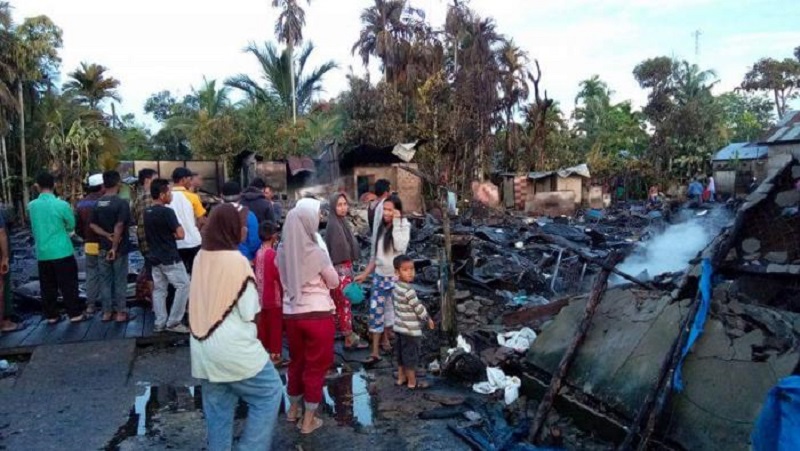 YA TUHAN...Jelang Sahur, 8 Unit Rumah Warga Pulau Palas di Inhil Hangus Terbakar