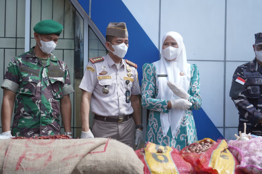 48,39 Ton Pangan Ilegal Dibakar di Tembilahan, Wabup Inhil Negara Tak Boleh Kalah dari Penyelundup
