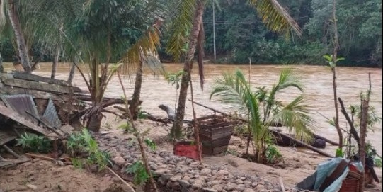 Banjir Bandang di Ludai Kampar Kiri Hulu Mulai Surut, Warga Bersih-bersih