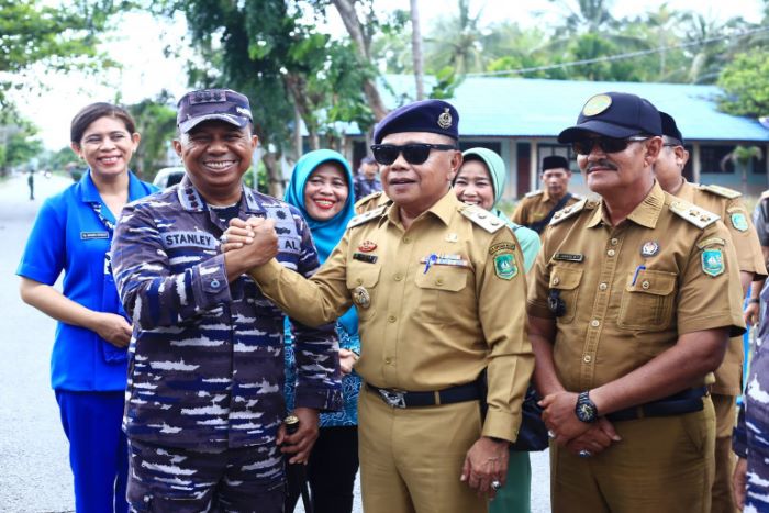 Plt. Bupati Kepulauan Meranti Bersama Danlanal Dumai  Resmikan Kampung Bahari Nusantara di Alai