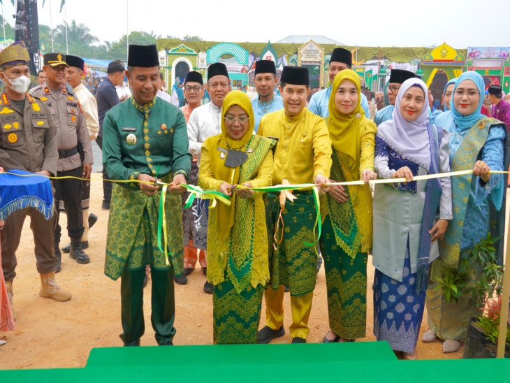 Bupati Buka Bazar MTQ ke-55 di Gunung Sahilan