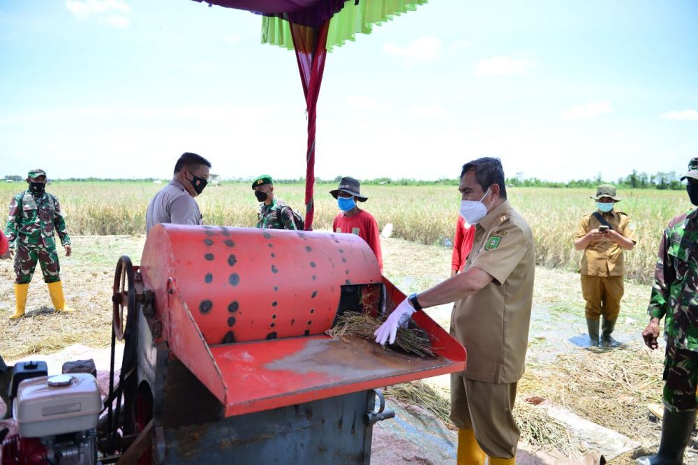Gubri Bantu Kilang Padi BUMDes Mekar Sari Jaya, Penghulu Rokan Baru Pesisir Ucapkan Terimakasih