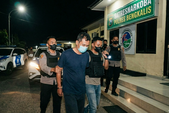 Tiga Tahun Buron, DPO Kasus 15 Kilogram Sabu di Bengkalis Dibekuk di Rumahnya