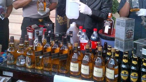 Razia Kafe Remang-remang, Polresta Pekanbaru Amankan 350 Botol Miras