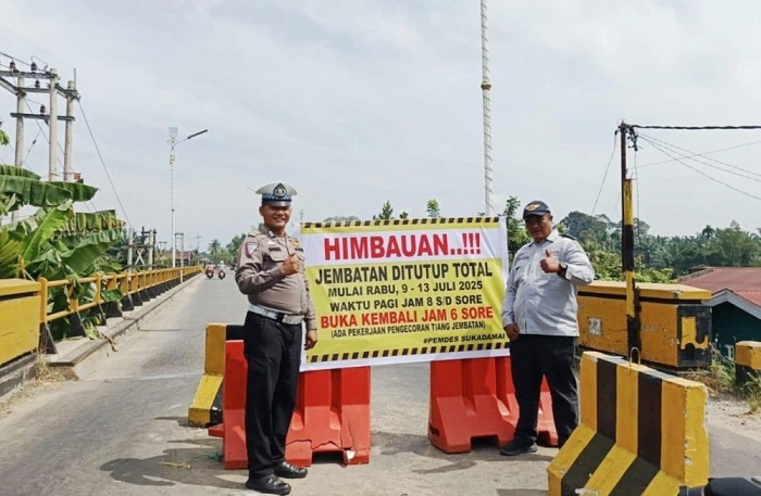 Jembatan Sungai Rokan Ditutup Total