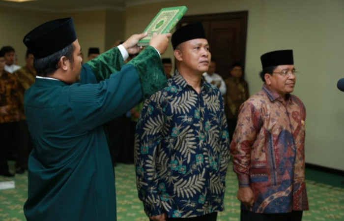 TAHNIYAH...Dilantik Menag, Akhmad Mujahidin Resmi Jabat Rektor UIN Suska Riau